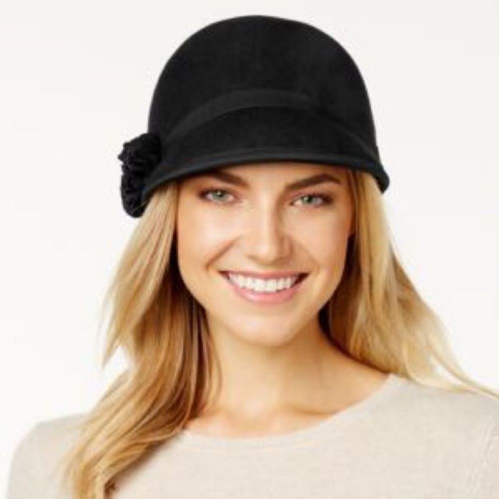 ❌SOLD❌Nine West Felt and Flowers Cap